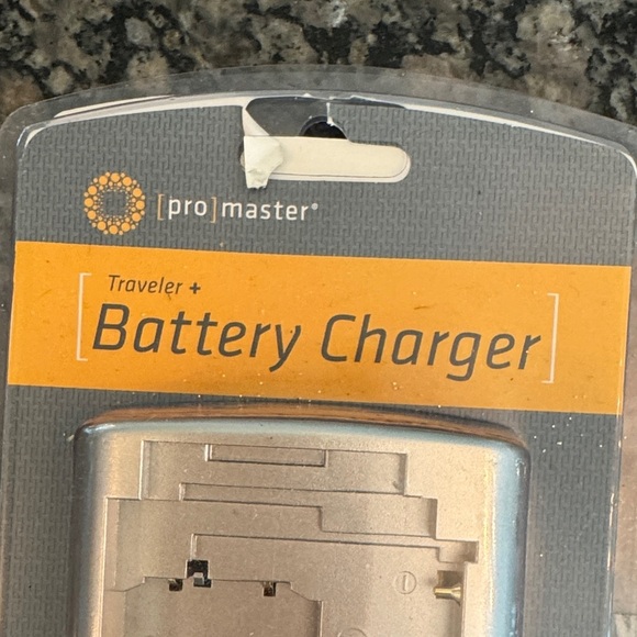 Promaster Travel Battery Charger for Nikon NWT - Picture 3 of 5